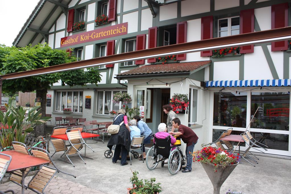 Hotel Restaurant Koi-Gartenteich Hausernmoos Exterior foto