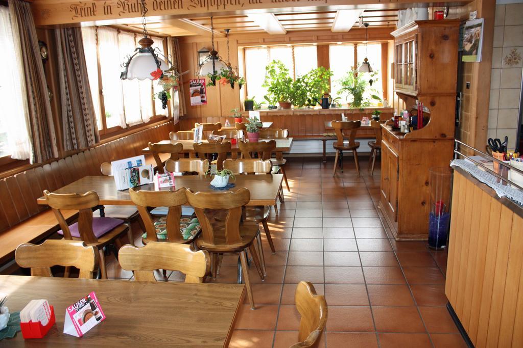 Hotel Restaurant Koi-Gartenteich Hausernmoos Exterior foto